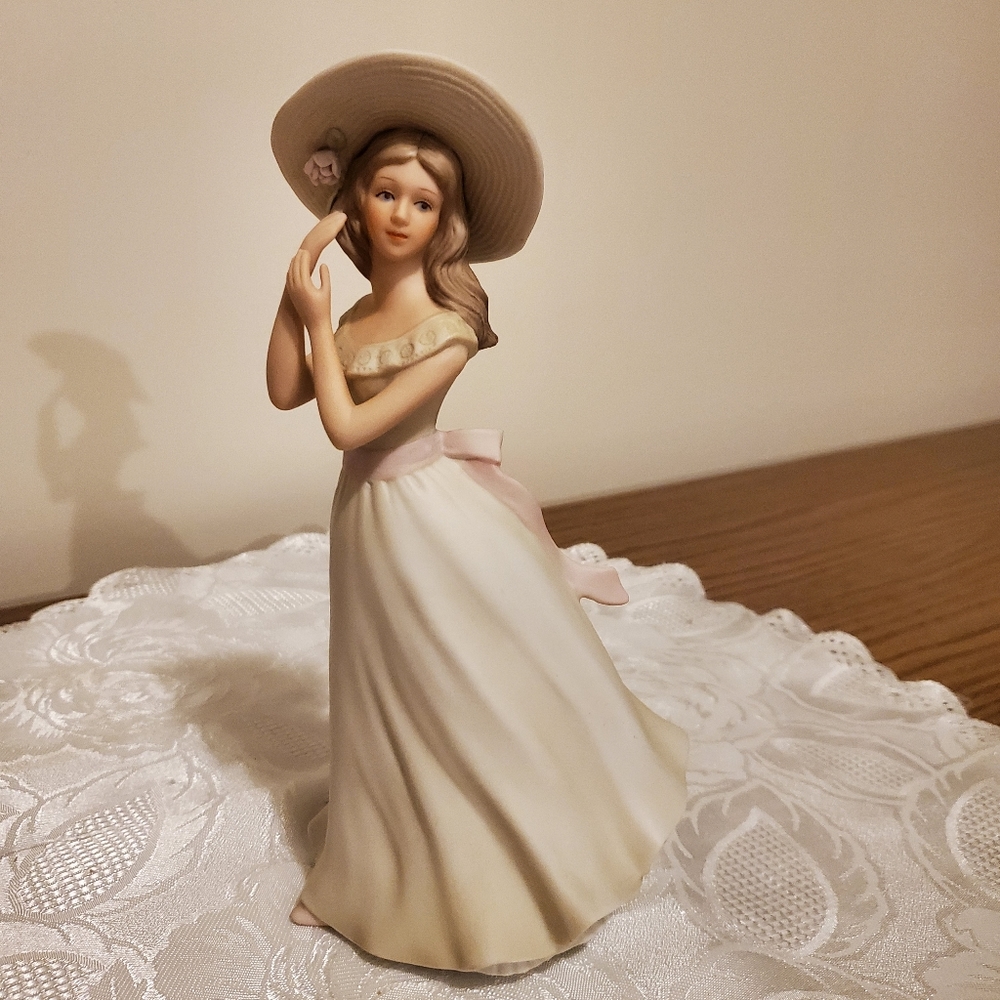 Home Interiors 1996 Melanie Masterpiece porcelain figurine